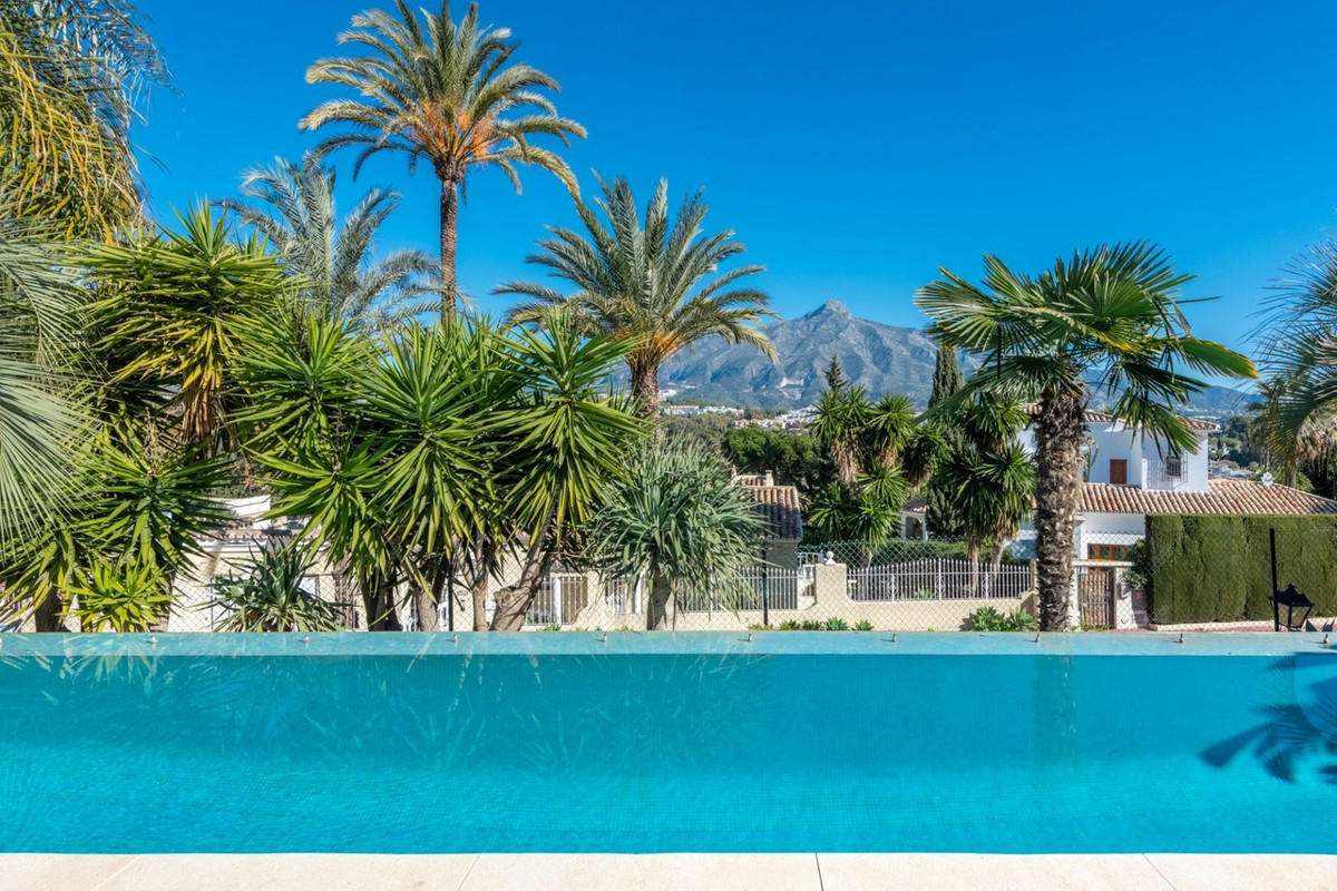 7 Bedroom Villa in Marbella - Photo 5