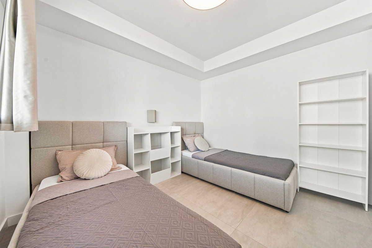 2 Bedroom Apartment in Fuengirola - Photo 17