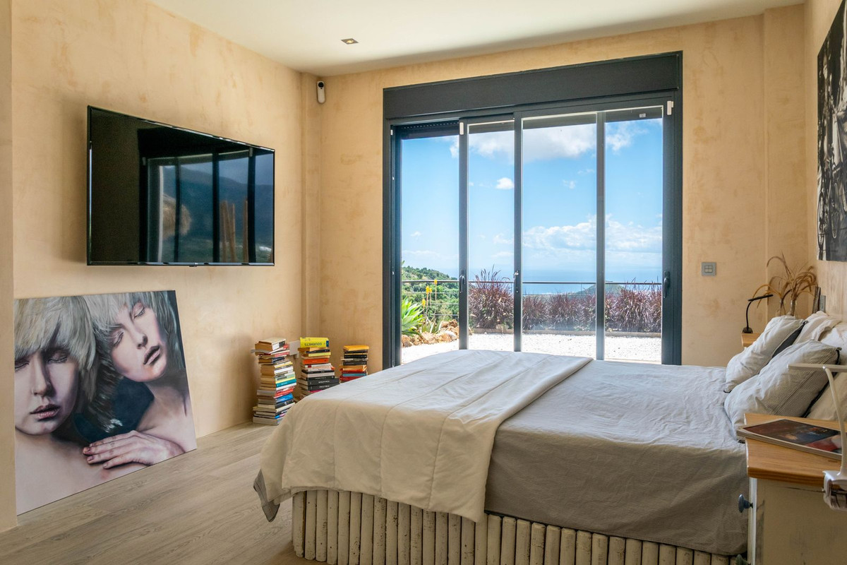 2 Bedroom Villa in Marbella - Photo 10