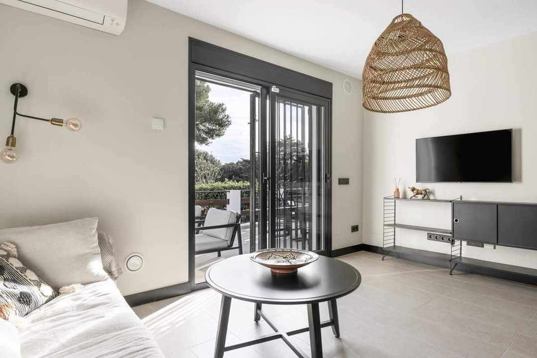 2 Bedroom Apartment in Marbella - Photo 6