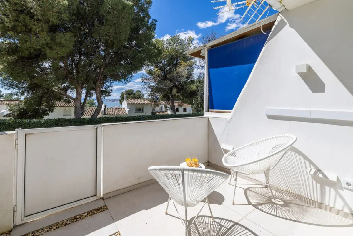 1 Bedroom Apartment in Estepona - Photo 11