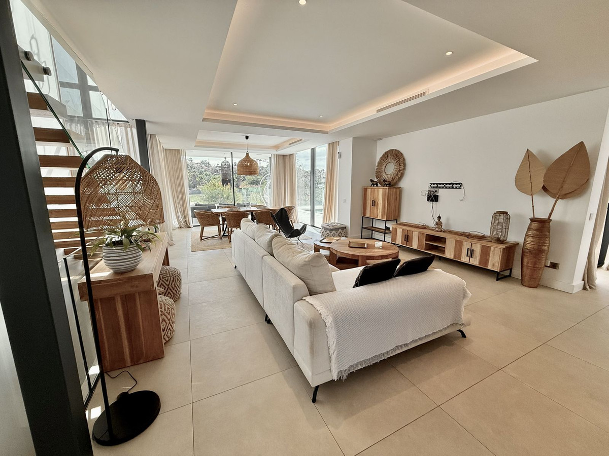 4 Bedroom Villa in Estepona - Photo 18