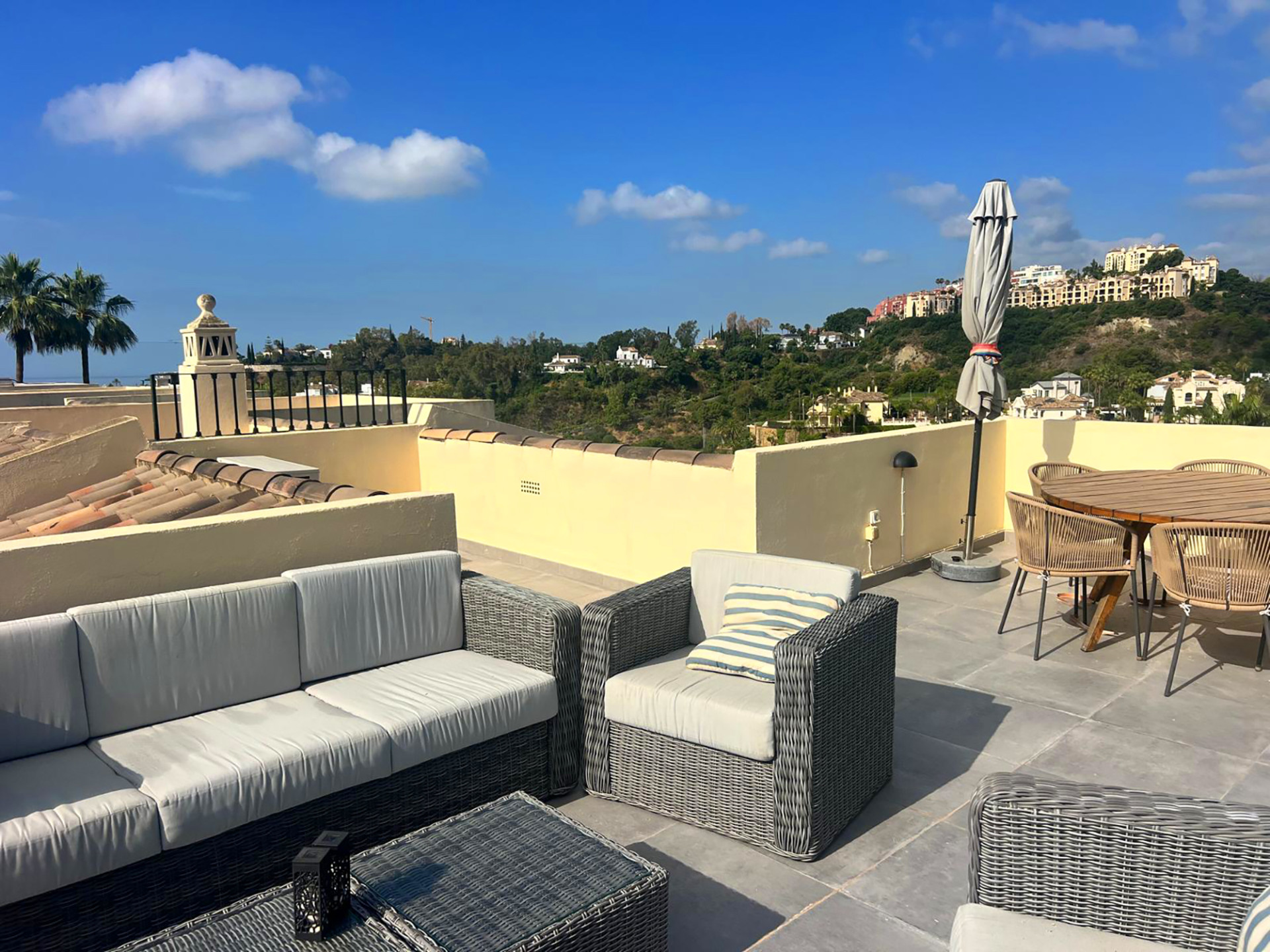 2 Bedroom Penthouse in Benahavís - Photo 13