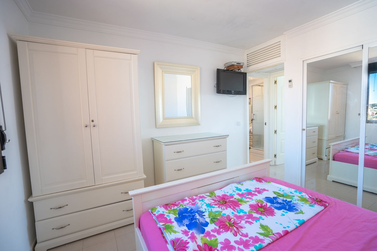 2 Bedroom Apartment in Fuengirola - Photo 7