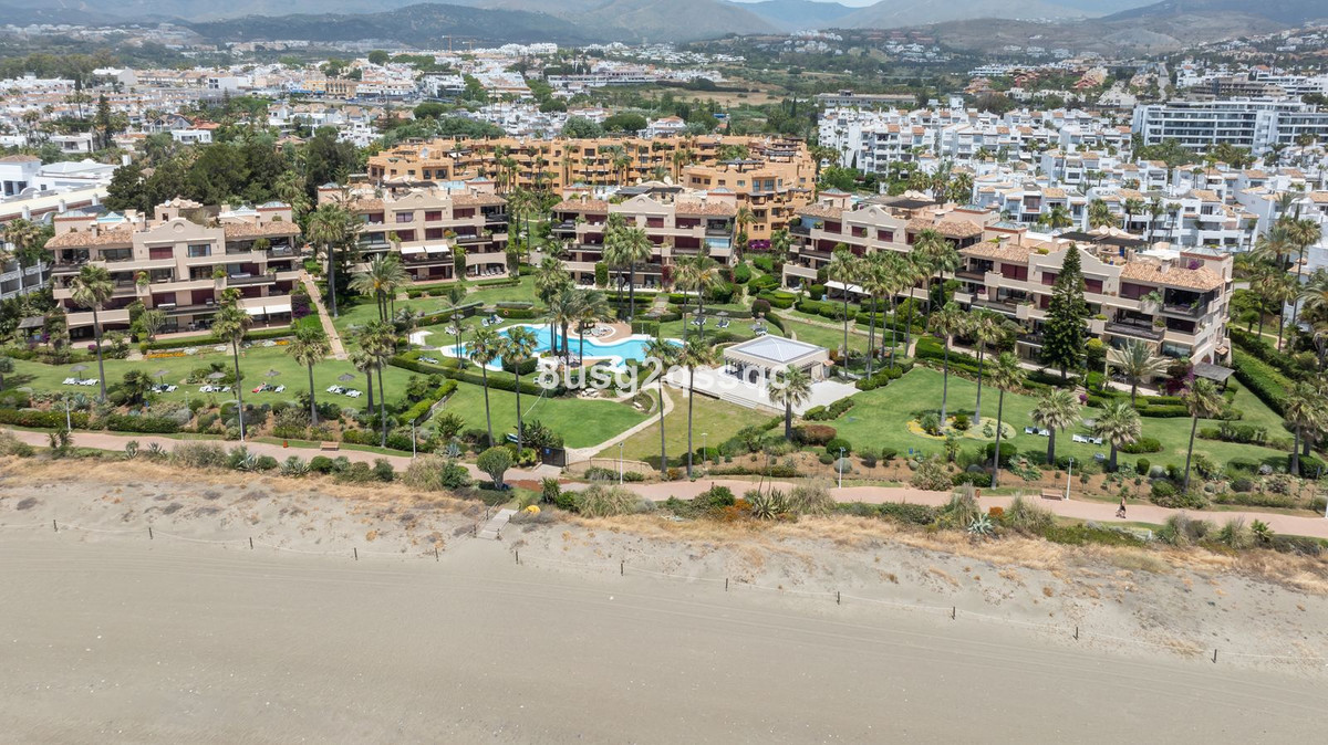 2 Bedroom Apartment in Estepona - Photo 26