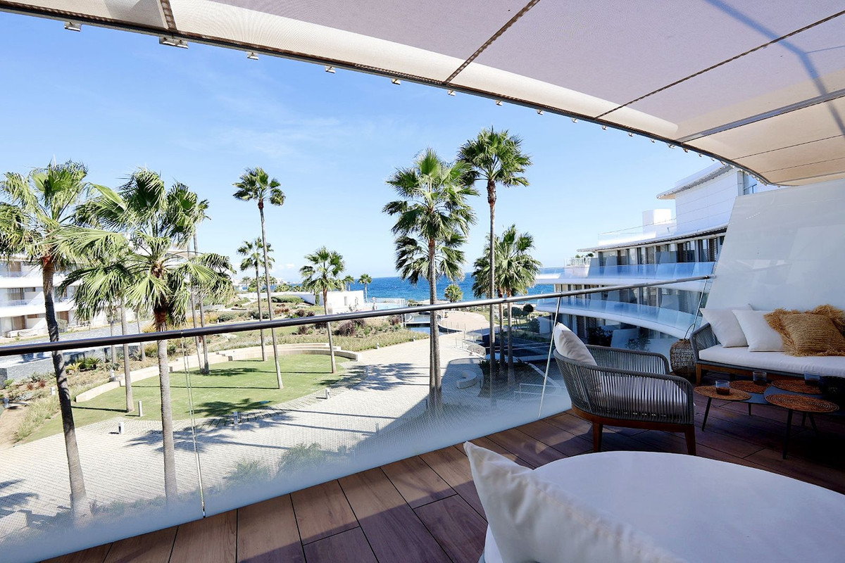 4 Bedroom Apartment in Estepona - Photo 33