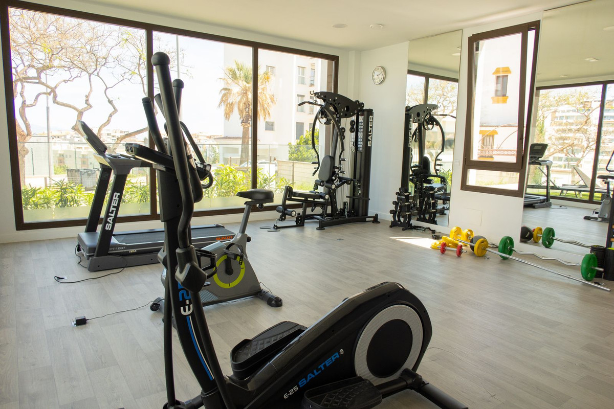2 Bedroom Apartment in Estepona - Photo 26