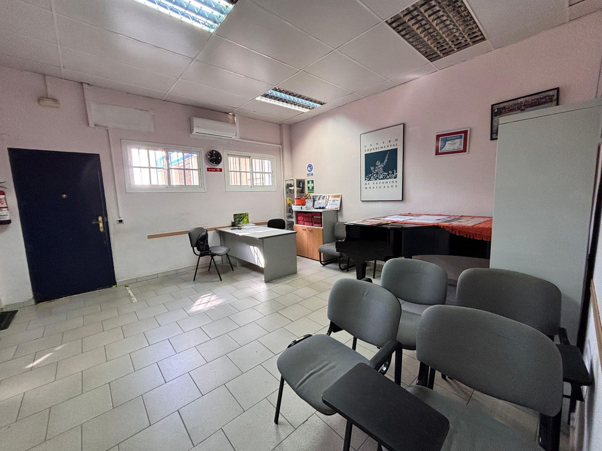 3 Bedroom Apartment in Málaga - Photo 2