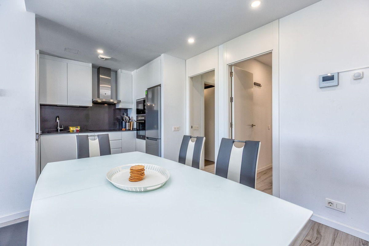 2 Bedroom Apartment in Estepona - Photo 15