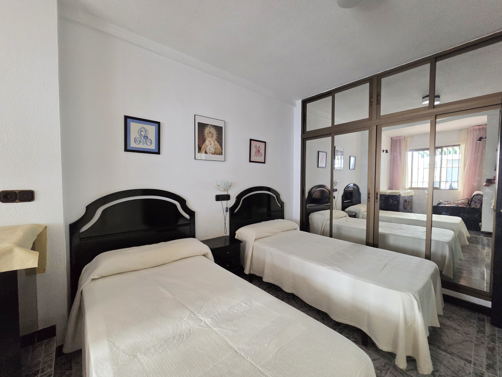 1 Bedroom Apartment in Marbella - Photo 5