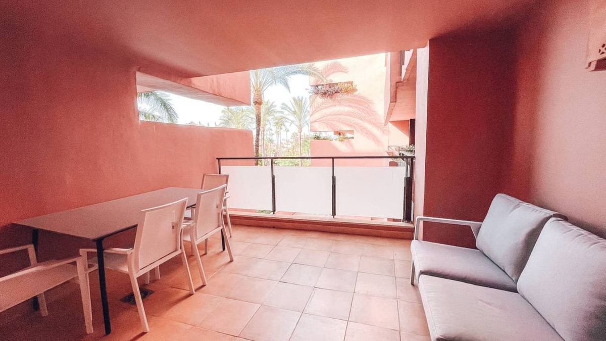 3 Bedroom Apartment in Estepona - Photo 4