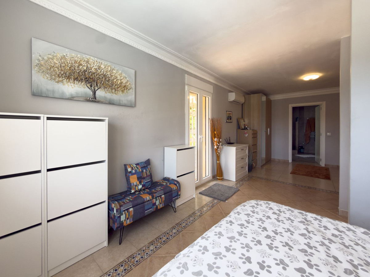 5 Bedroom Villa in Coín - Photo 50