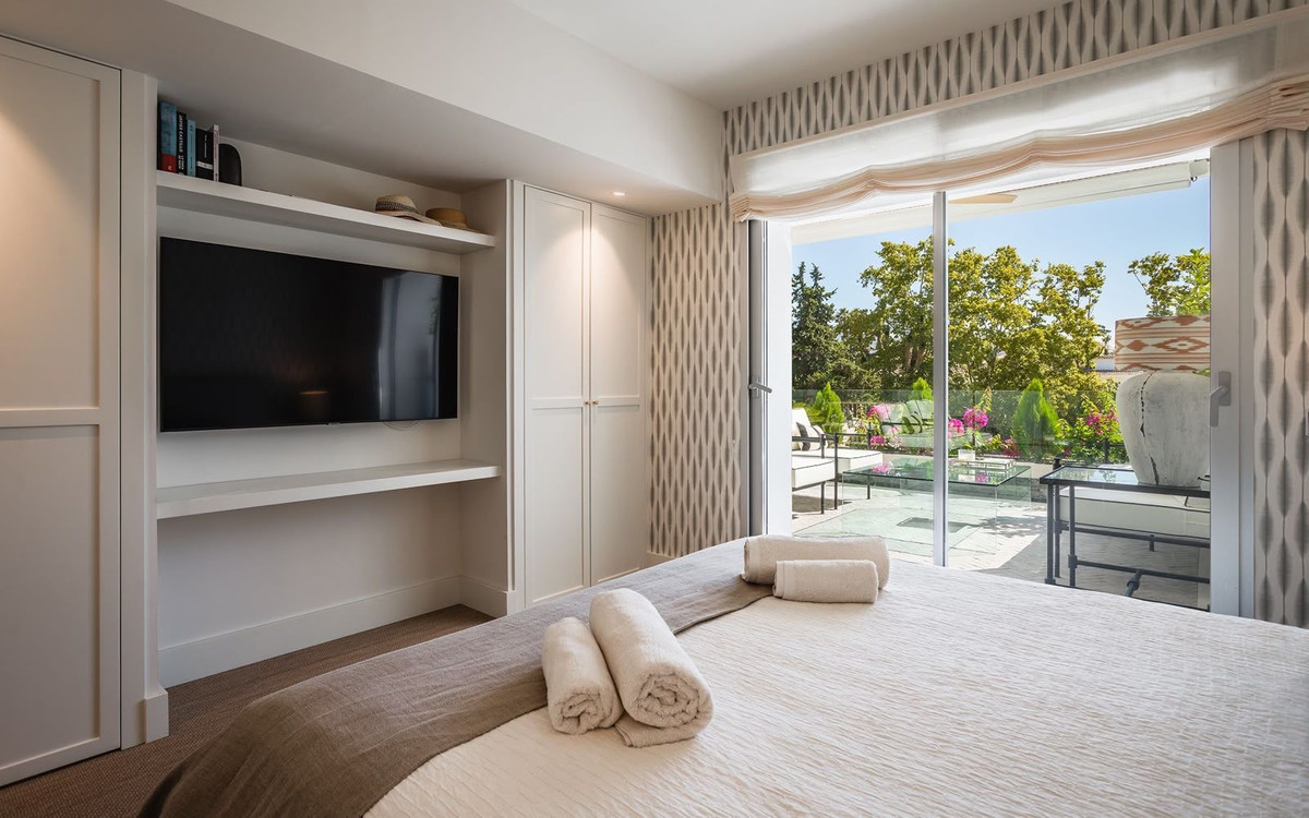 3 Bedroom Apartment in Marbella - Photo 12