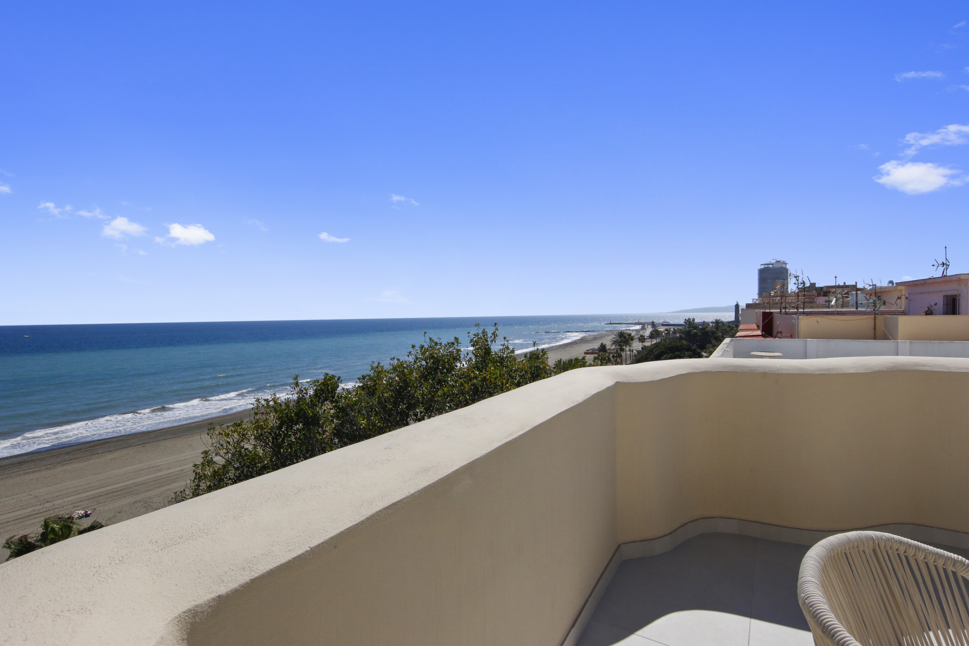 1 Bedroom Penthouse in Estepona - Foto 3