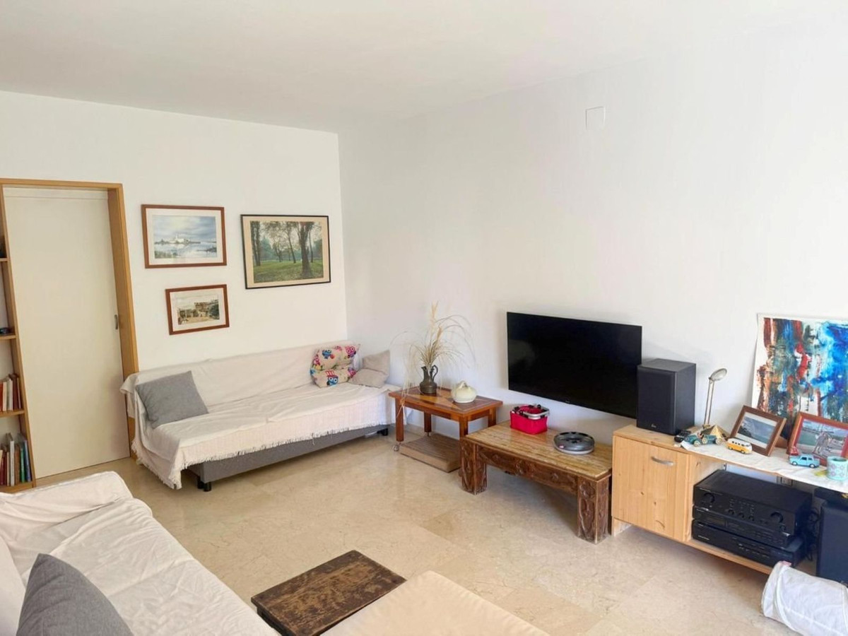 4 Bedroom Apartment in Málaga - Photo 14