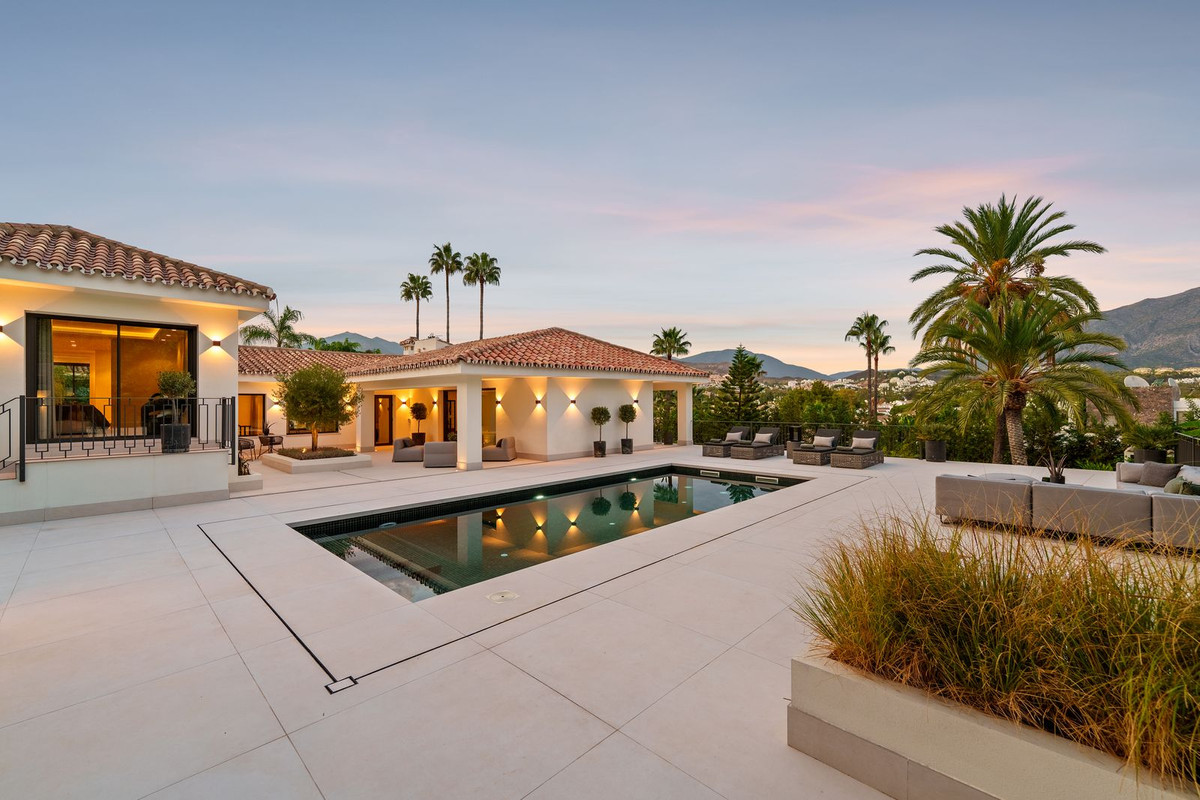 5 Bedroom Villa in Marbella - Photo 10