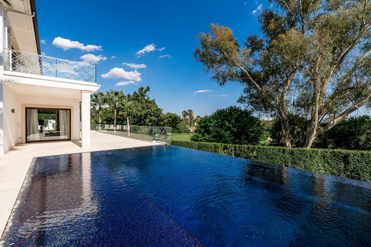 5 Bedroom Villa in Marbella - Photo 18