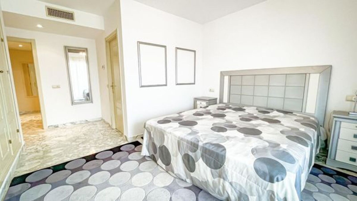 2 Bedroom Apartment in Mijas - Photo 19