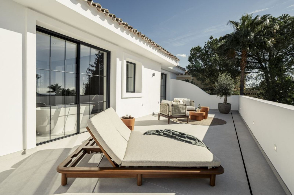 5 Bedroom Villa in Marbella - Photo 7
