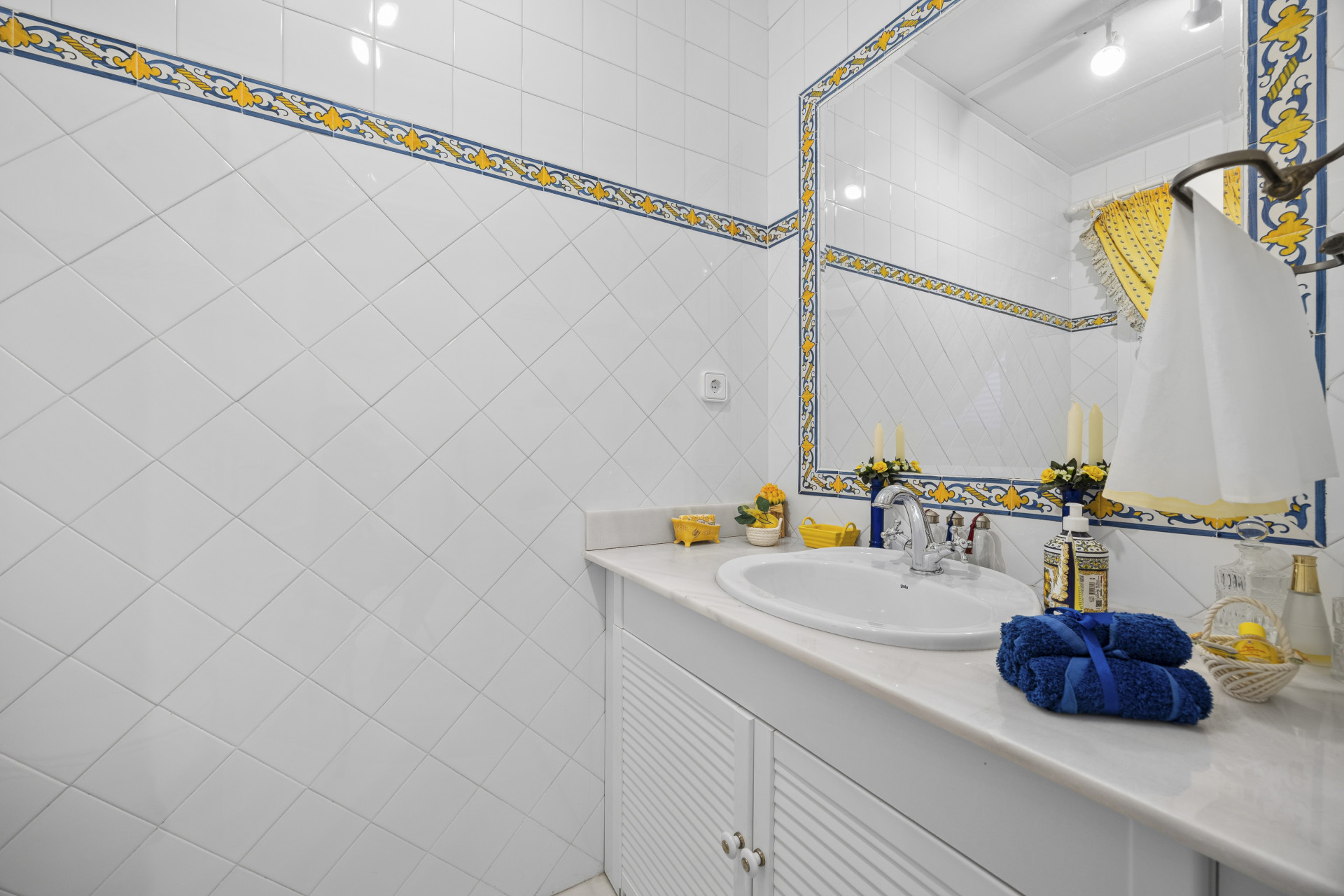 5 Bedroom Townhouse in Estepona - Photo 17