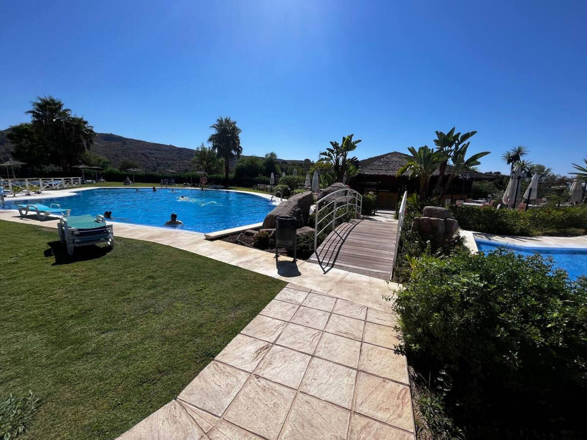 1 Bedroom Apartment in Benahavís - Photo 33