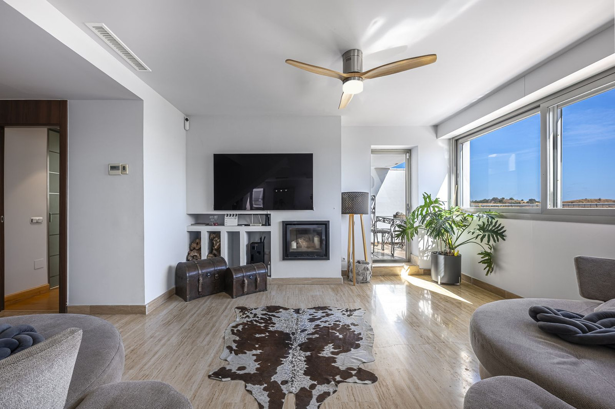5 Bedroom Penthouse in Mijas - Photo 5