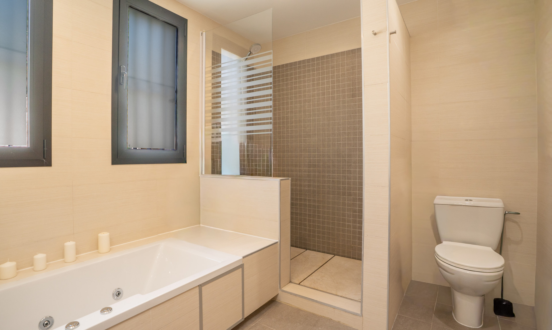 3 Bedroom Apartment in Estepona - Photo 6