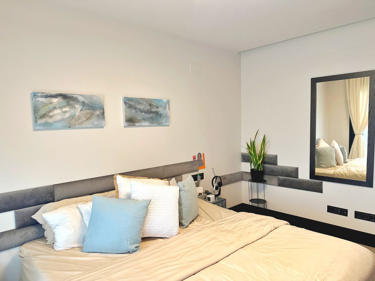 2 Bedroom Apartment in Marbella - Photo 21