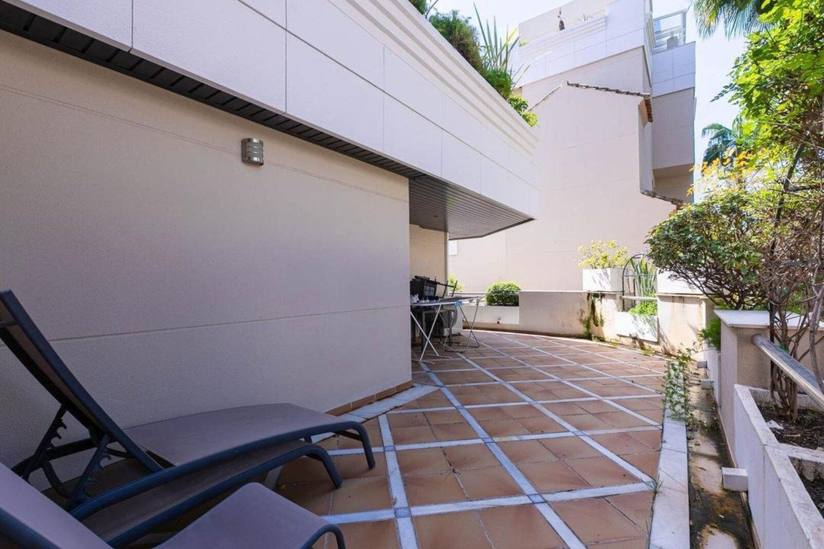 2 Bedroom Apartment in Marbella - Photo 27