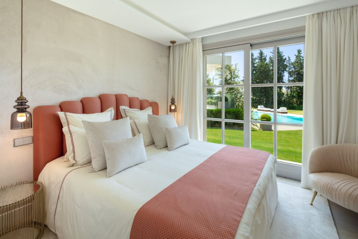 6 Bedroom Villa in Marbella - Photo 18
