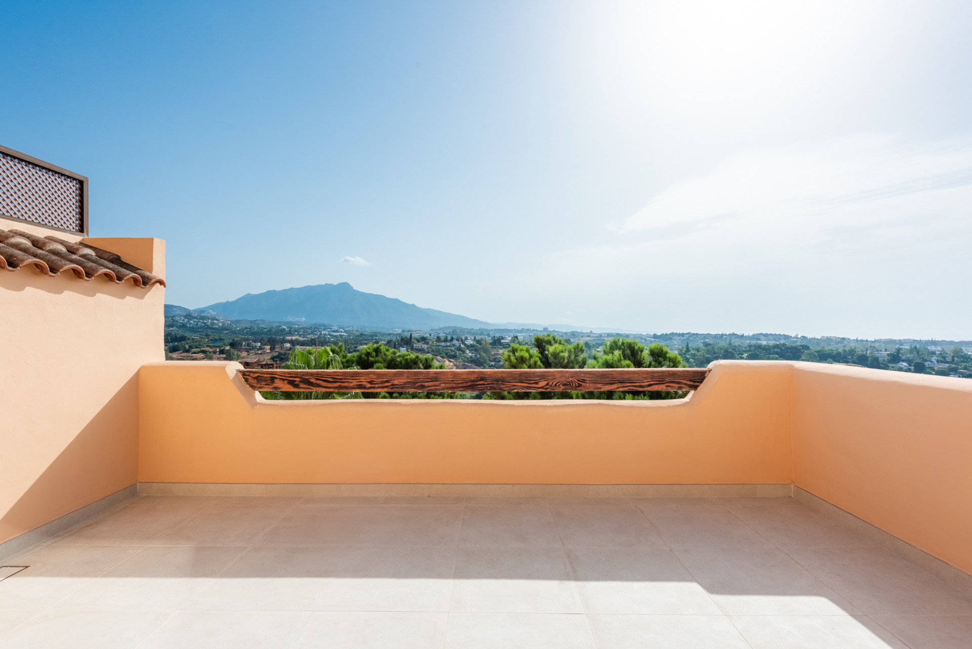2 Bedroom Penthouse in Benahavís - Photo 11