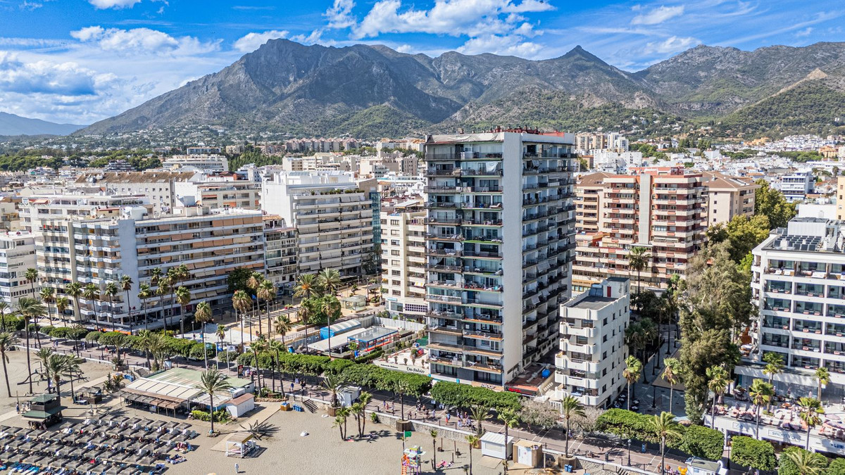 1 Bedroom Apartment in Marbella - Photo 16