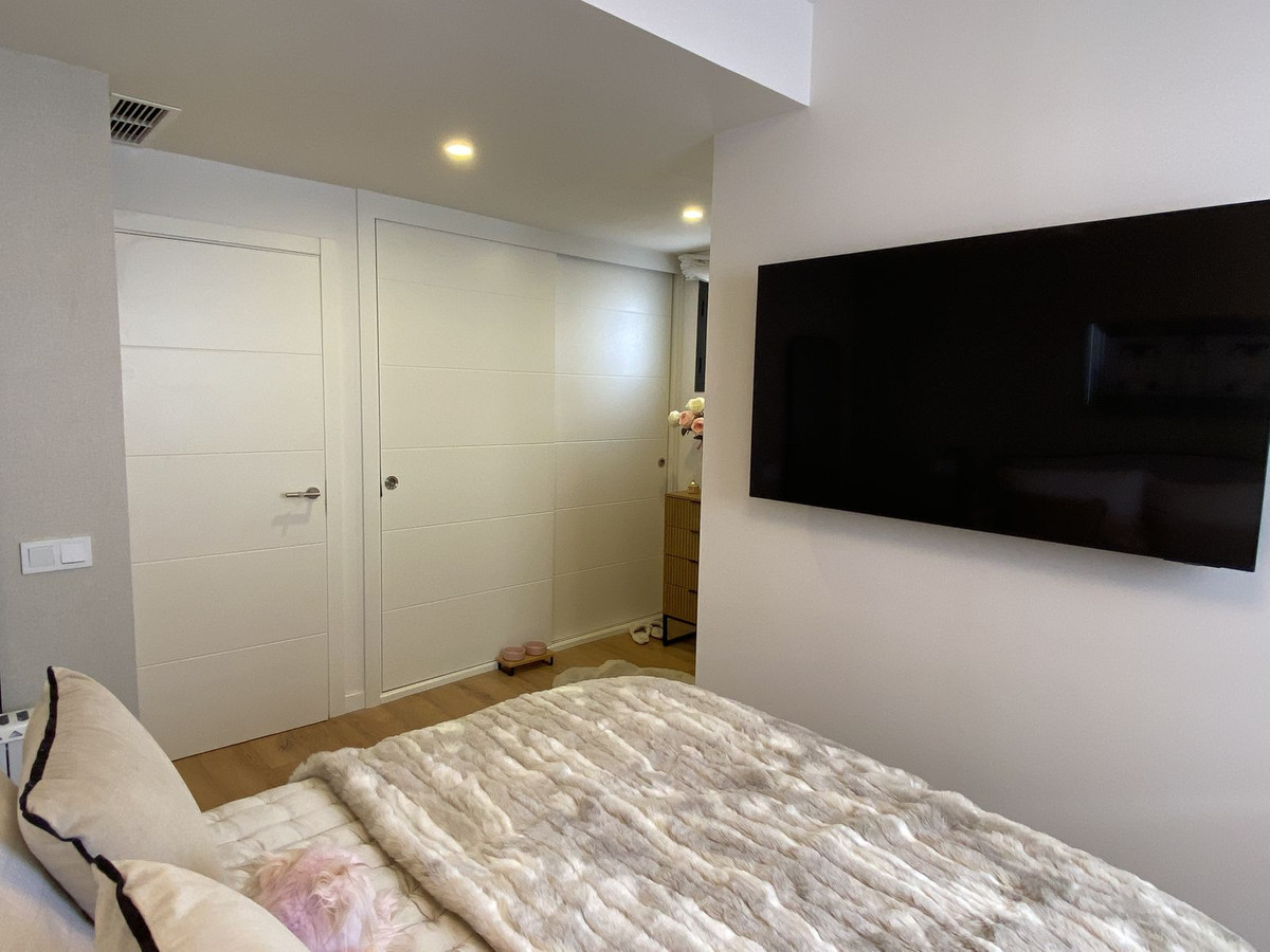 2 Bedroom Apartment in Estepona - Photo 9