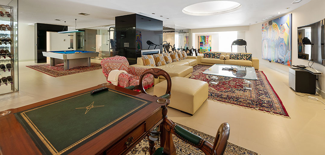 8 Bedroom Villa in Estepona - Photo 17