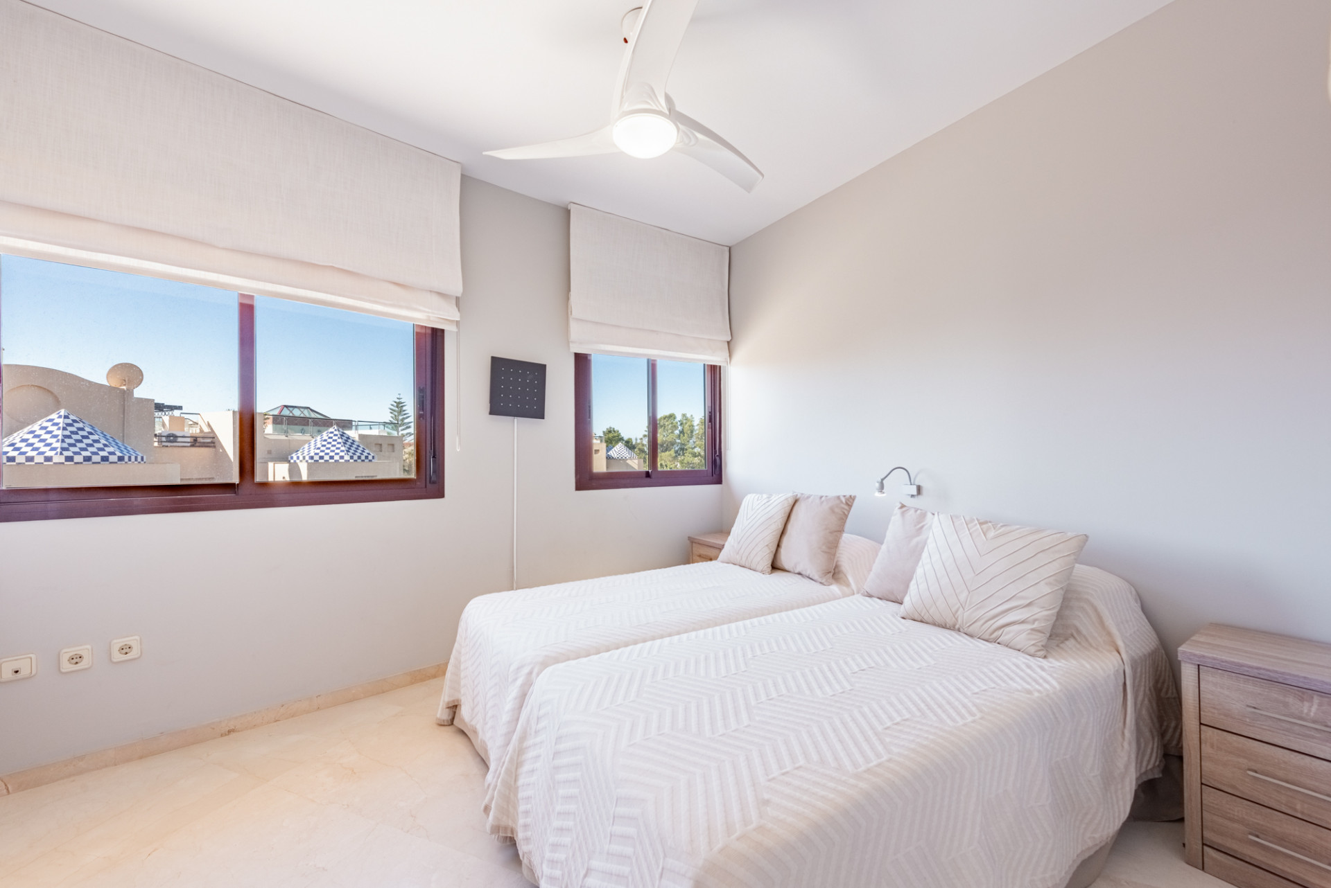 3 Bedroom Penthouse in Estepona - Photo 16