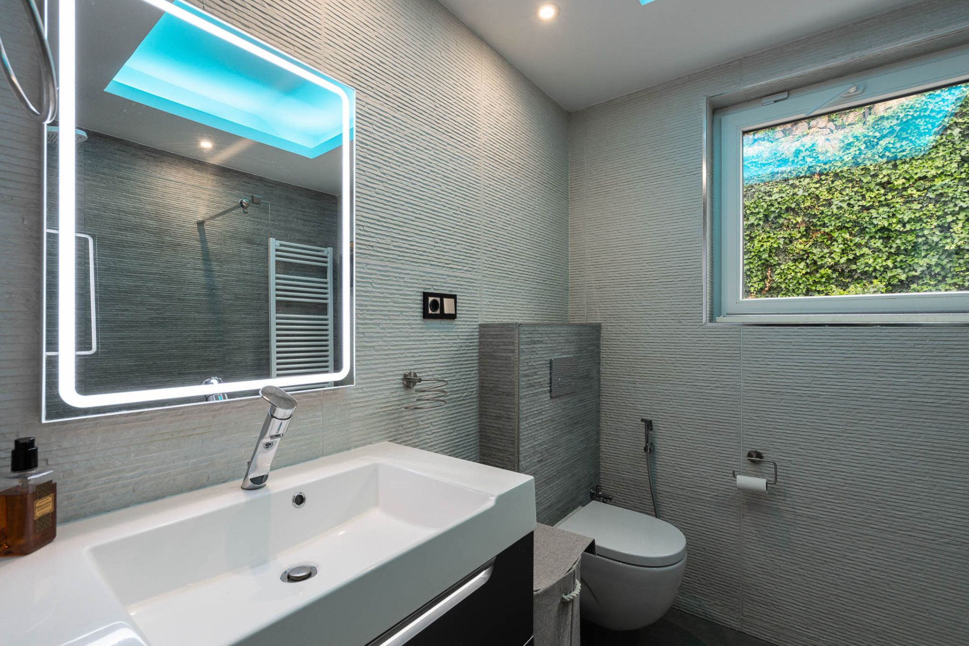 8 Bedroom Villa in Marbella - Photo 7