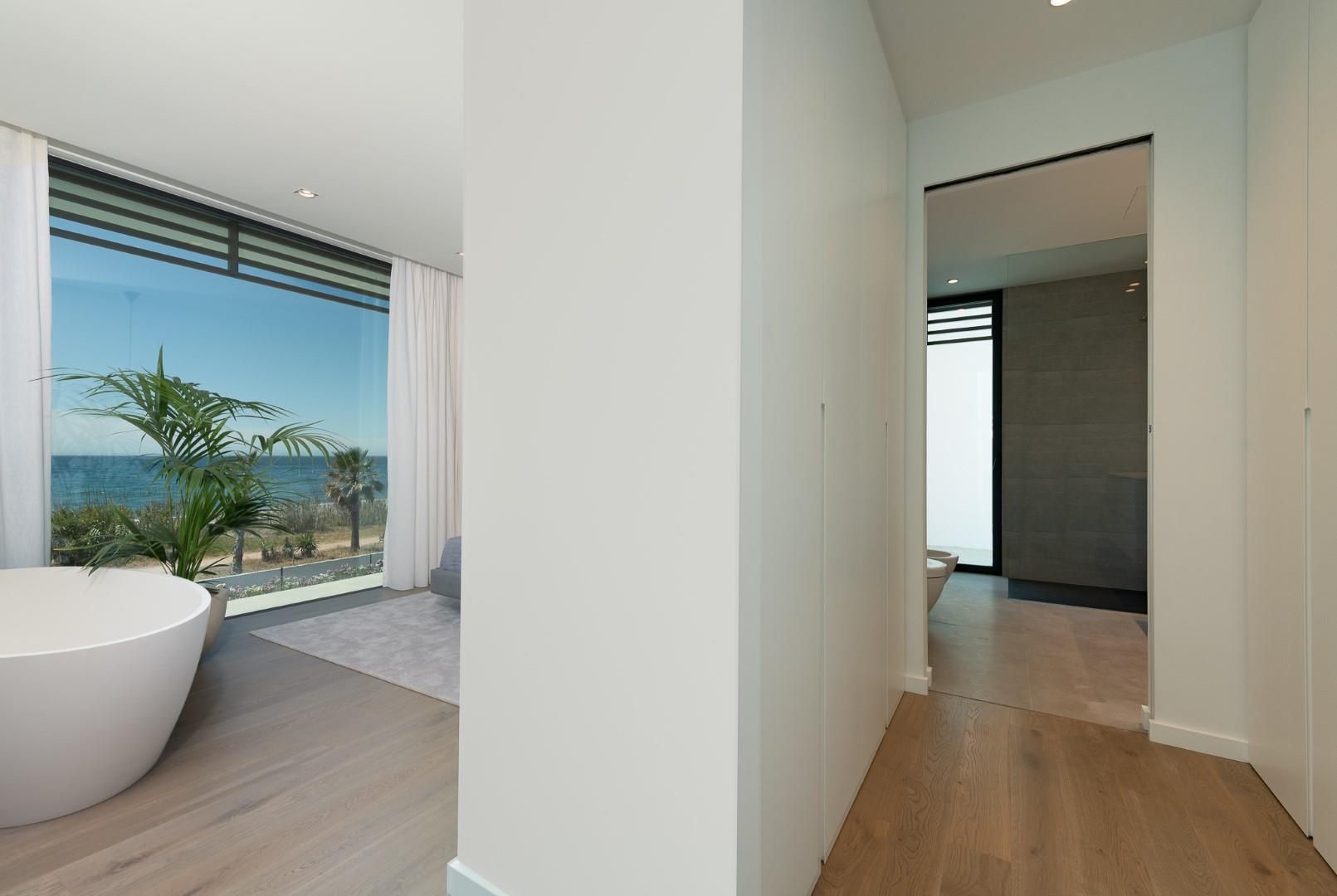 5 Bedroom Villa in Estepona - Photo 25