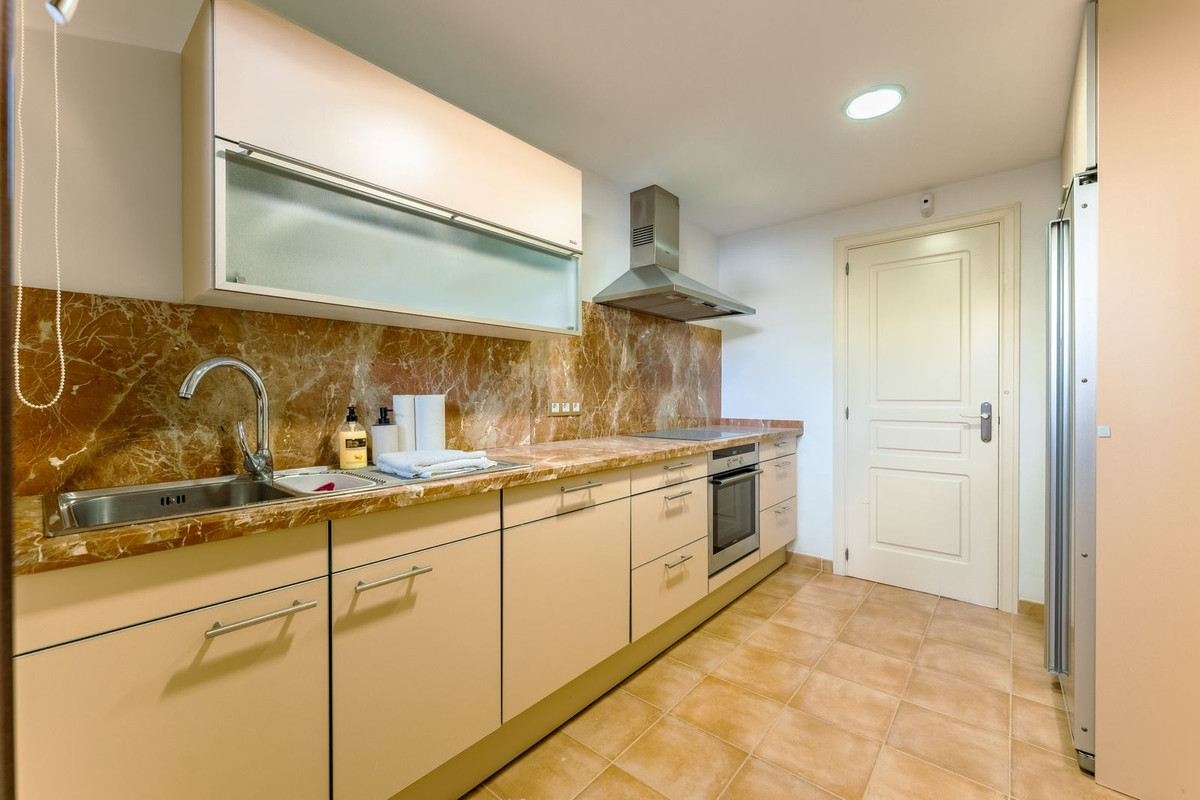 3 Bedroom Townhouse in Estepona - Photo 11