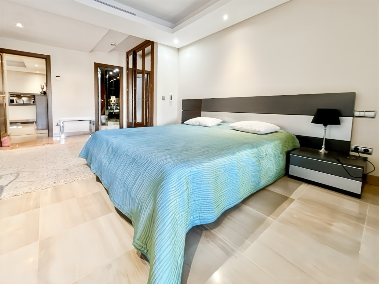 2 Bedroom Apartment in Estepona - Photo 11