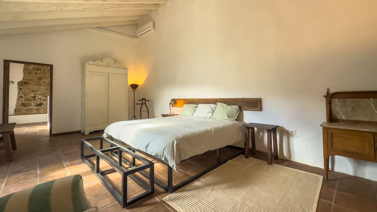 8 Bedroom Country house in Málaga - Photo 33
