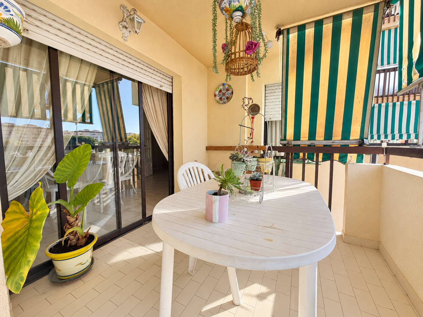 3 Bedroom Apartment in Fuengirola - Photo 2