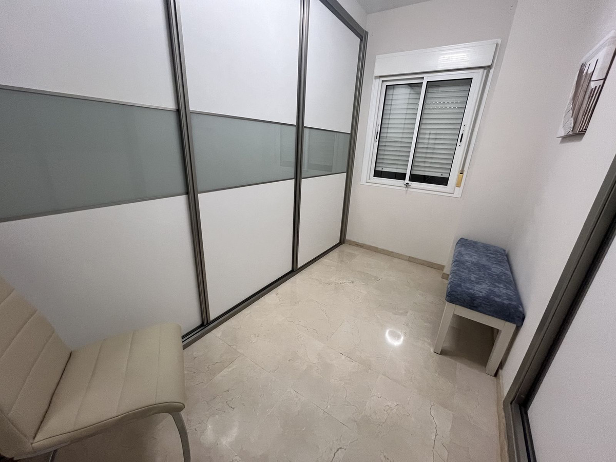 3 Bedroom Penthouse in Estepona - Photo 13