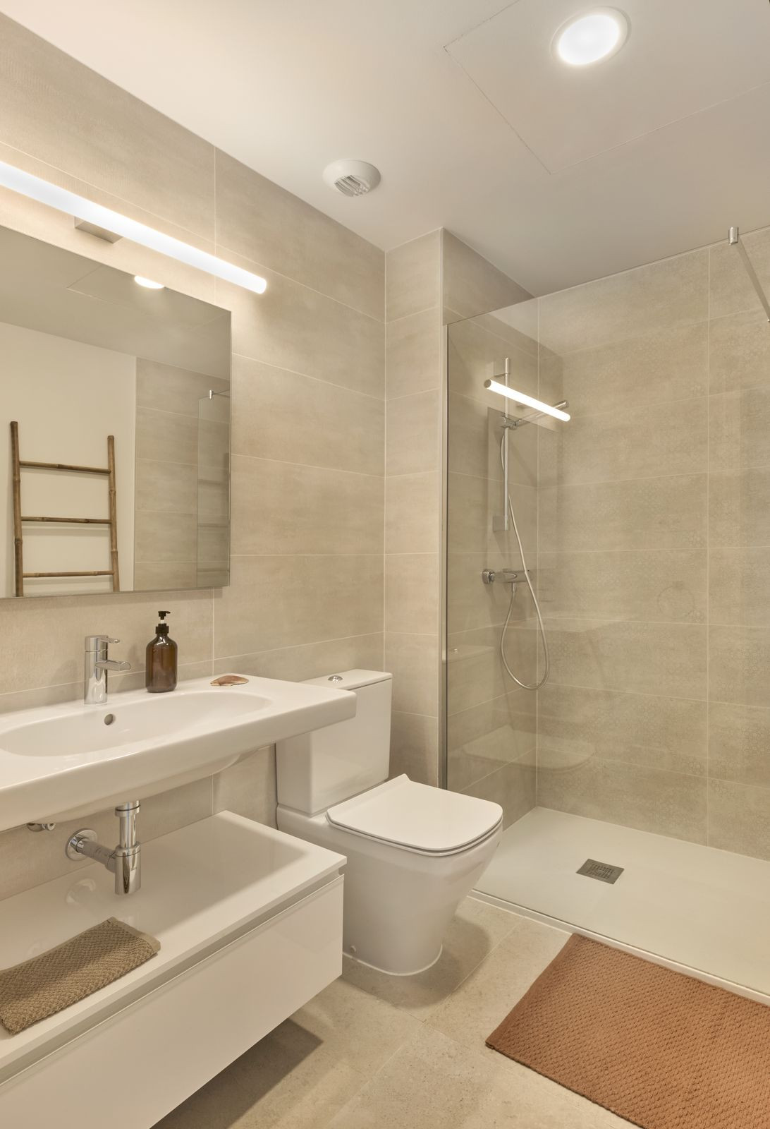 2 Bedroom Apartment in Estepona - Photo 11