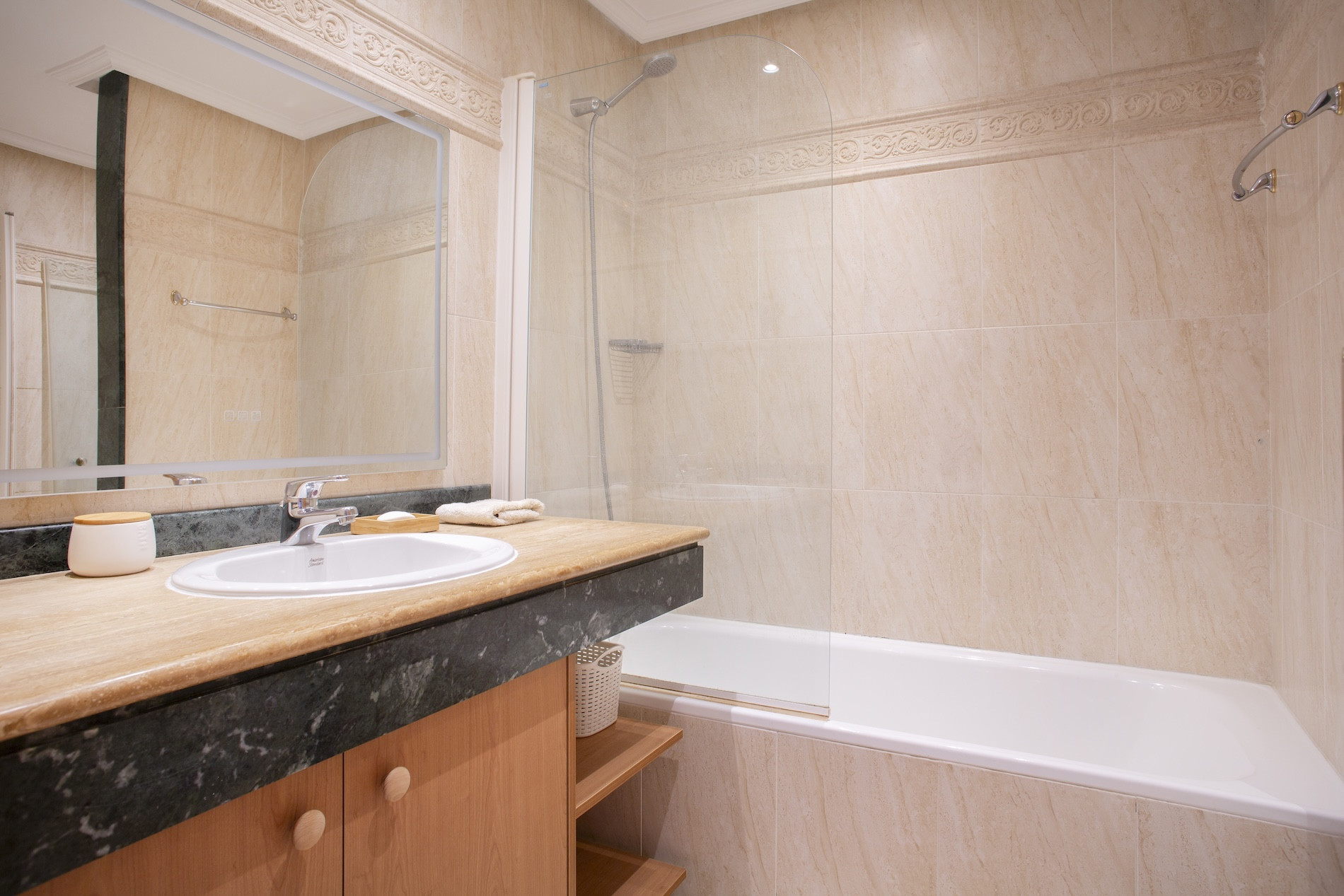 2 Bedroom Apartment in Estepona - Photo 17
