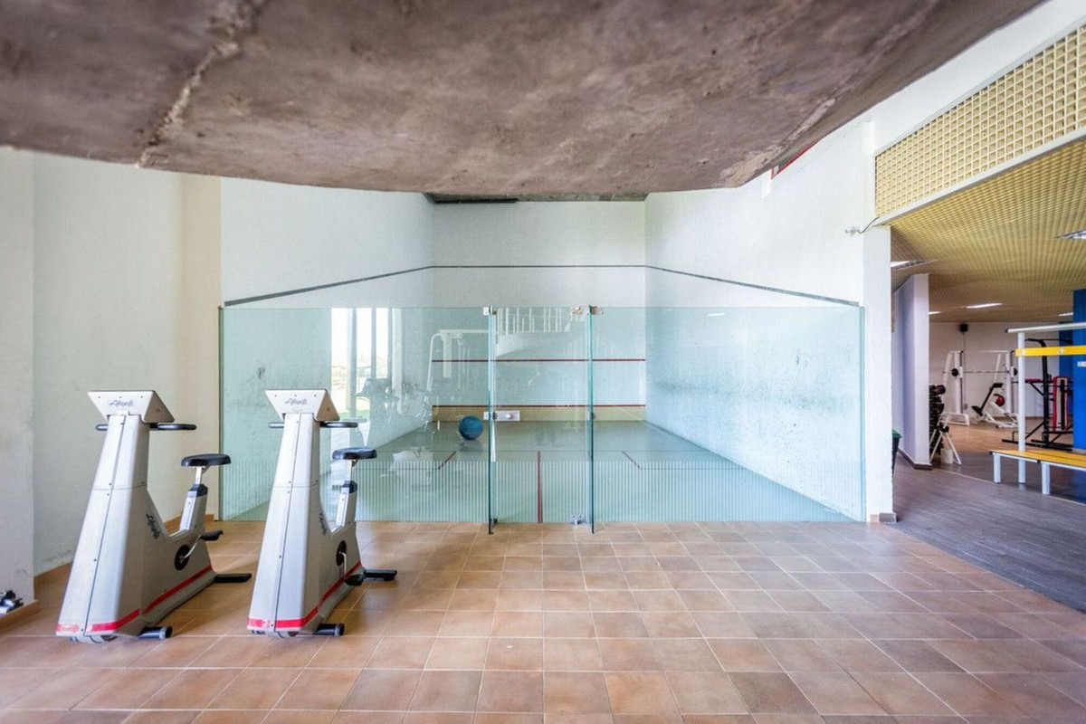 3 Bedroom Penthouse in Estepona - Photo 42