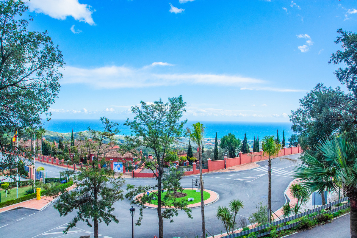 3 Bedroom Apartment in Marbella - Photo 34