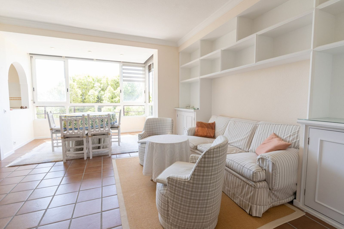2 Bedroom Apartment in Marbella - Photo 4
