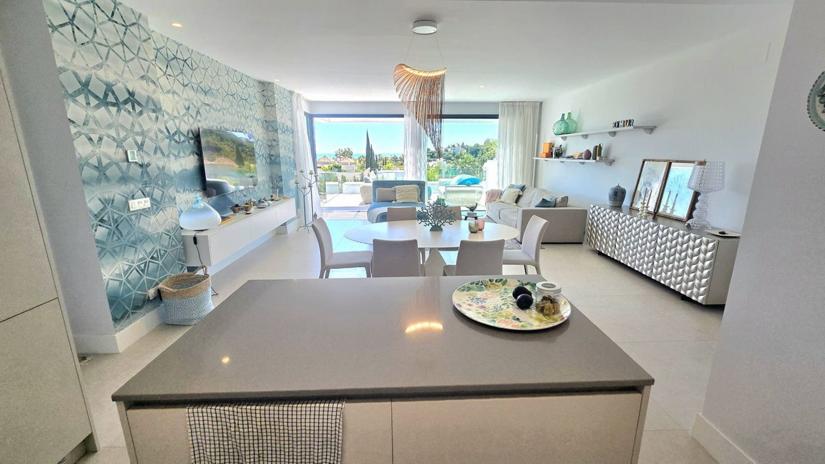 2 Bedroom Apartment in Benahavís - Photo 9