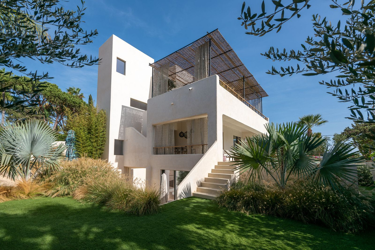 4 Bedroom Villa in Marbella - Photo 27