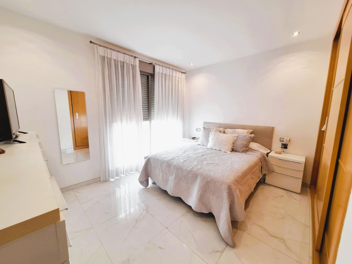 3 Bedroom Penthouse in Torremolinos - Photo 23